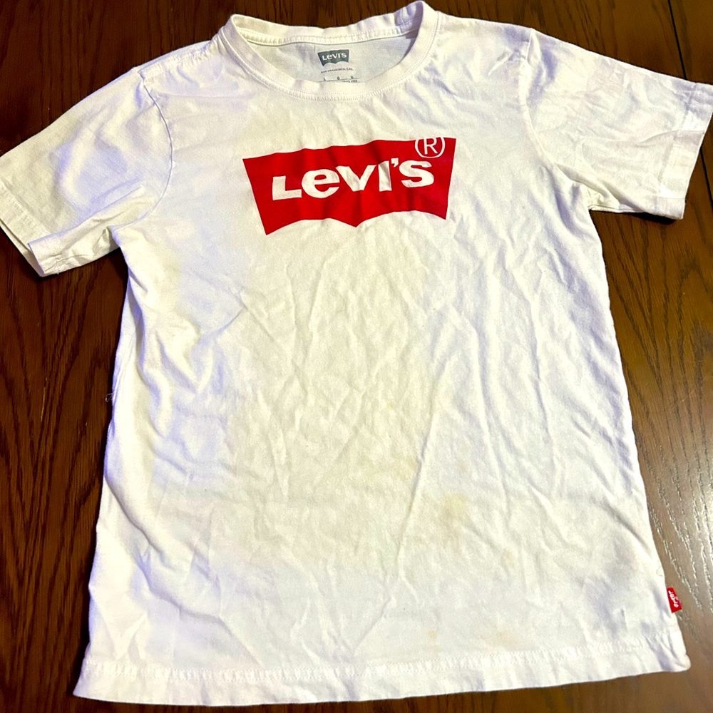 Boys size large white & red Levi’s tee shirt